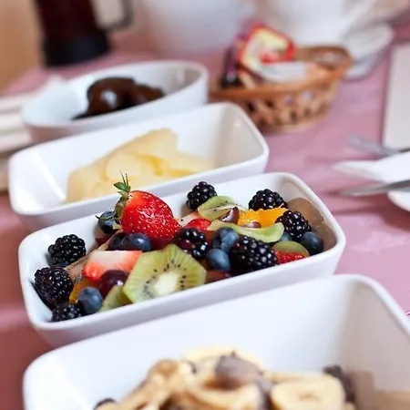 Leonards Field House بيت ضيافة كيسويك